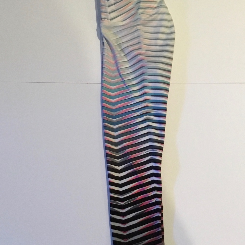 Athleta Capri Leggings. High rise prism Chaturanga. Striped XS. - Picture 3 of 5